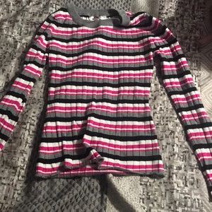 Women junior small shirt size 3-5